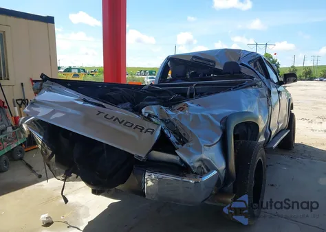 2014 Toyota Tundra Sr5 5.7L V8 z USA, uszkodzony, nr VIN 5TFRY5F17EX148772